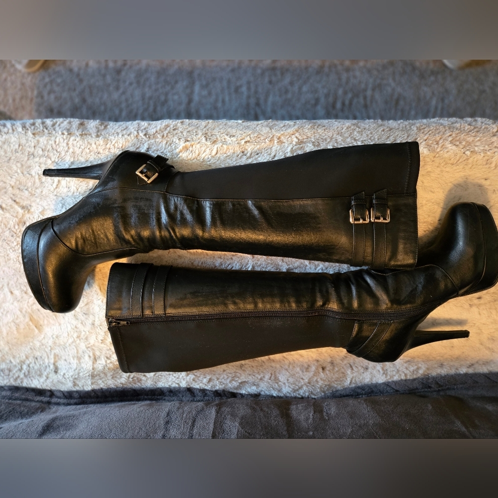 Ladies Size 9 LE CHÂTEAU Belted Knee High Boots